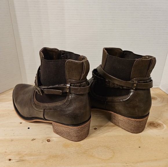 Women's Ankle Boots - Picture 4 of 5